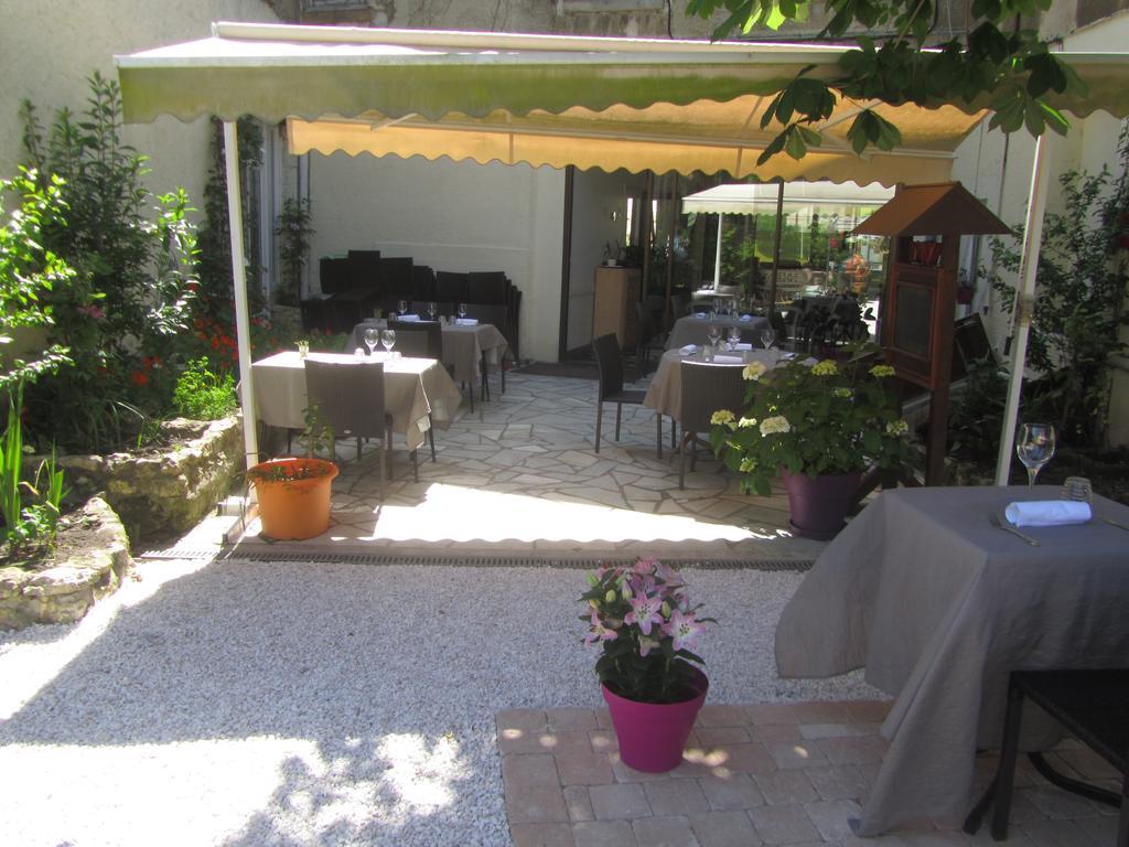 Logis Hotel Au Croissant Buzancais Exterior photo