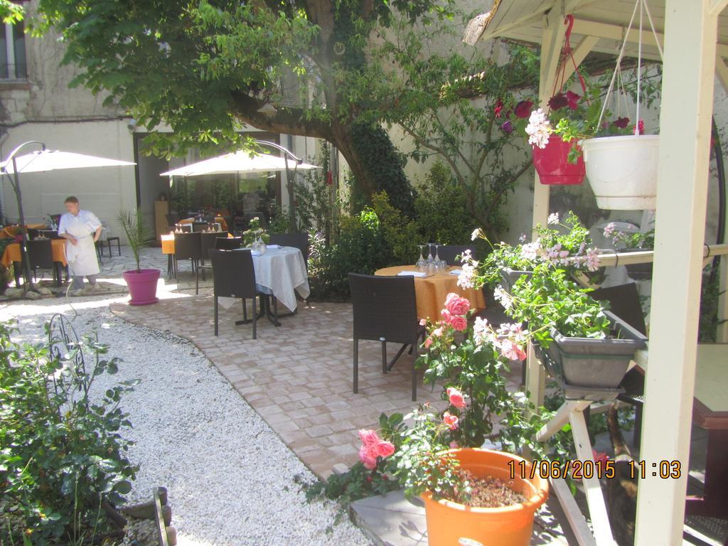Logis Hotel Au Croissant Buzancais Exterior photo